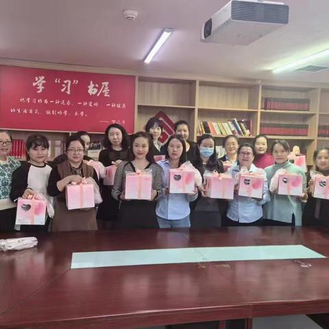 建行库尔勒人民东路支行携手巴州住房公积金管理中心，蛋糕烘焙香四溢，合作情谊共升温