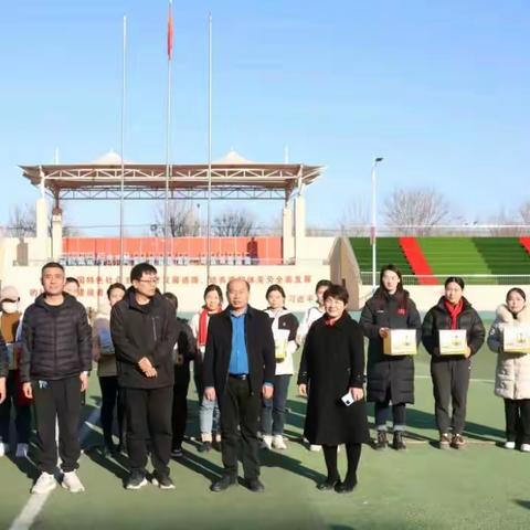 “巾帼展英姿   奋进新征程”——阳谷县谷山学校庆祝三.八妇女节拔河比赛