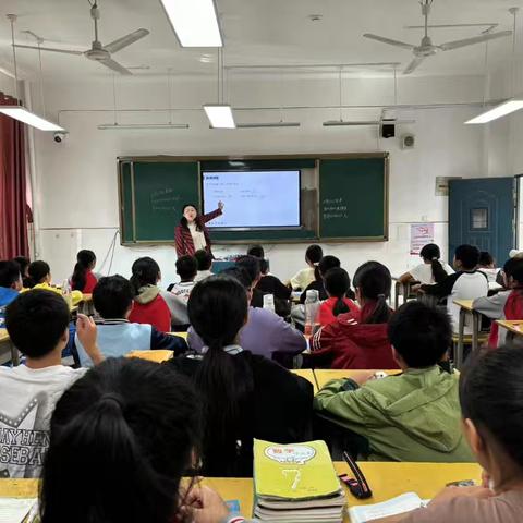 严把解题教学    踩准教学节奏——铁一集团桃花校区初中数学教研纪实10.11