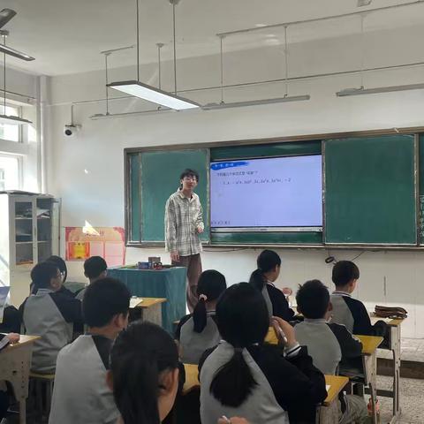 借力教研反思 激活课堂教学 ——铁一集团桃花校区初中数学 教研纪实10.25