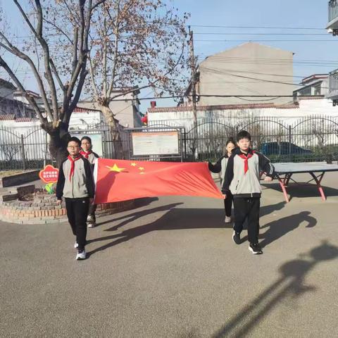 “少年“巳”火 生生不息”——齐村小学开展2025年春季第一周升旗仪式活动