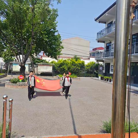 粽香传千载，端午寄初心——复兴区齐村小学开展升旗仪式
