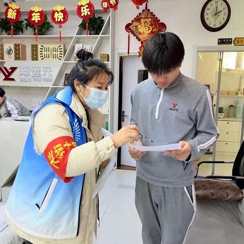恒大雅苑社区开展门前五包宣传活动