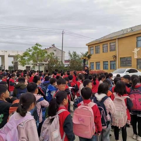 五中教育集团红旗校区汤寺小学安全教育家长会