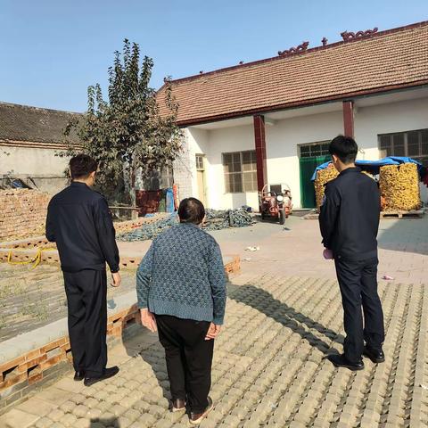 走访独居老人 点滴温暖人心