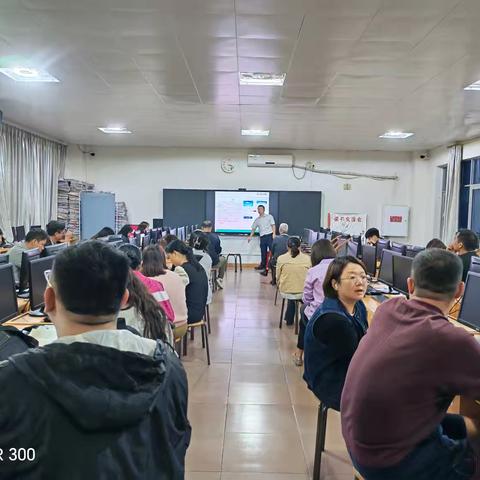 南海支行进校园开展金融宣传活动