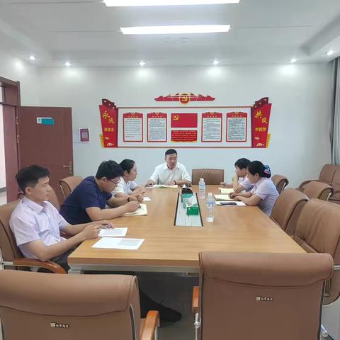 乌拉盖支行召开管户经理周例会