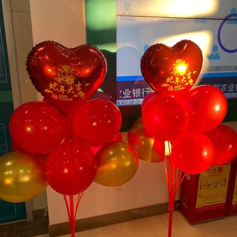 打造最美乌拉盖支行厅堂