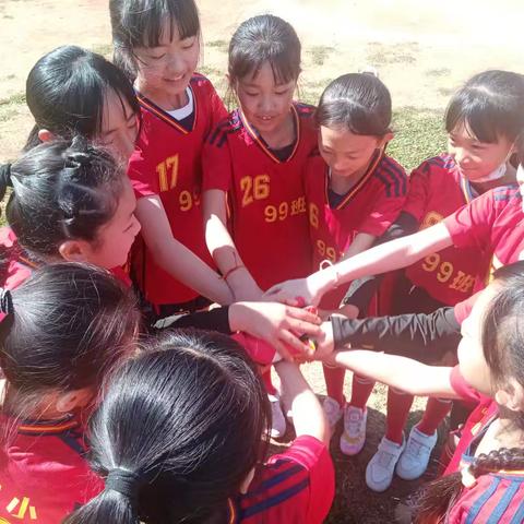 竞逐绿茵场 99扬激情 一一育才二小班级足球联赛99班记实