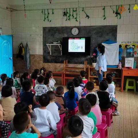 泸西县旧城智慧之星幼儿园开展防诈骗普法强基进校园活动