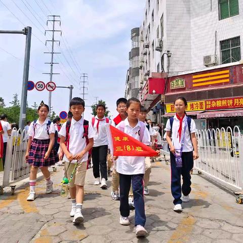 爱心筑岗，平安护航—许昌市健康路小学三（8）班家长护岗纪实