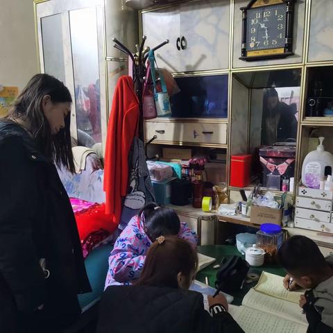 开展隐患排查，筑牢安全防线——杜家沟小学开展冬季校外寄宿生安全排查活动