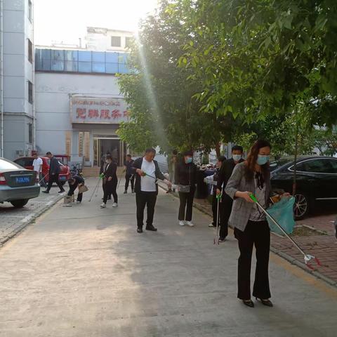 坚持党建引领   共创文明城市建设