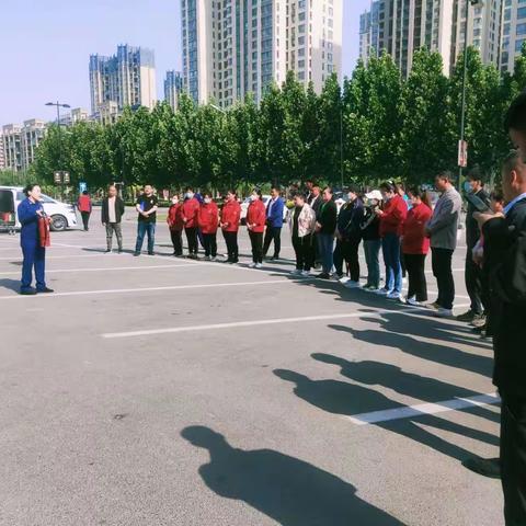 “加强消防演练  筑牢安全防线”“坚持党建引领   共创文明城市建设”