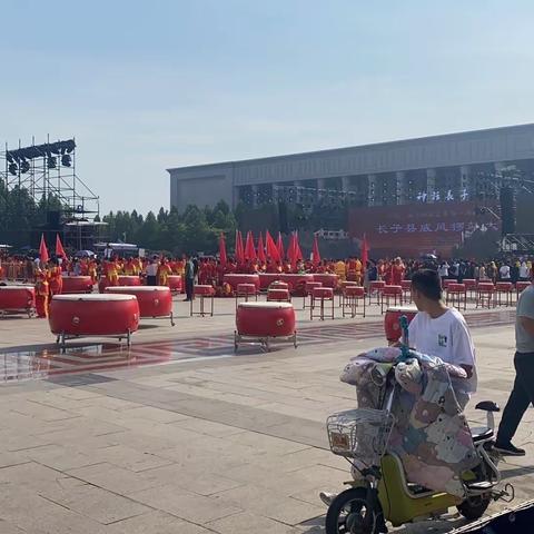 7月24日，长子县开展消夏晚会活动，石哲镇人民政府需要准备威风锣鼓与消夏晚会，我与其他村