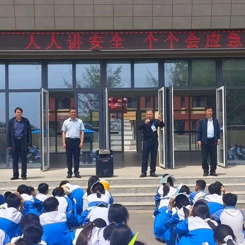 东郭中学开展“5.12”防震减灾演练活动