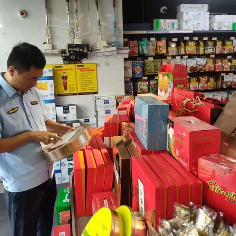 尚稷路市场监管所开展“双节”期间食品安全监管工作