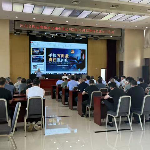 秦皇岛交警进企业 筑牢交通安全防线/安全生产月