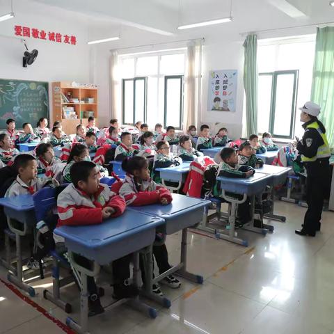【122文明交通 礼行天下】秦皇岛交警进校园 传递交通安全“好声音”