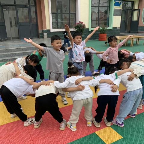 前公城堡幼儿园《关爱幼儿，幸福成长》---六一倒计时，节目彩排中！