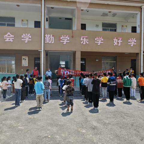 刷集小学举行防震减灾演练活动