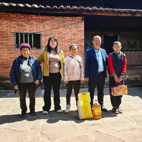 春风化雨 护航成长 ——团街中学开展2025年残疾儿童送教上门活动