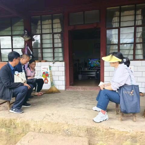 家校心连心 ，教育手牵手 ——团街中学小升初招生家访活动纪实