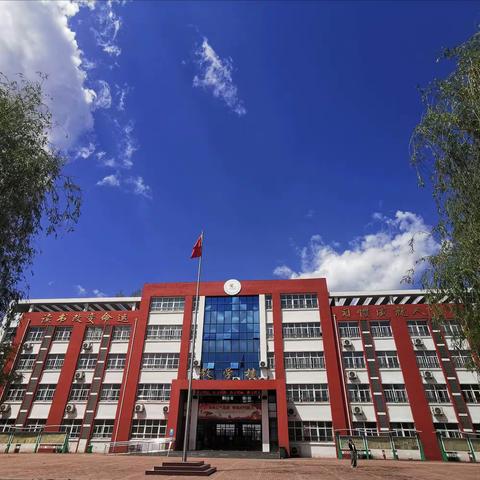 文明校园记于心，爱国卫生践于行——表白寺镇中心小学卫生大扫除活动