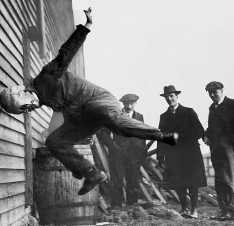 （转载 分享）不可思议  最奇怪的15张历史照片