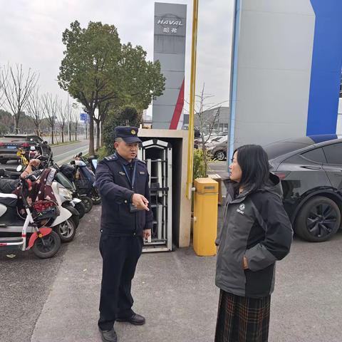 上坊一中队整治非机动车乱停放现象，提升城市环境秩序