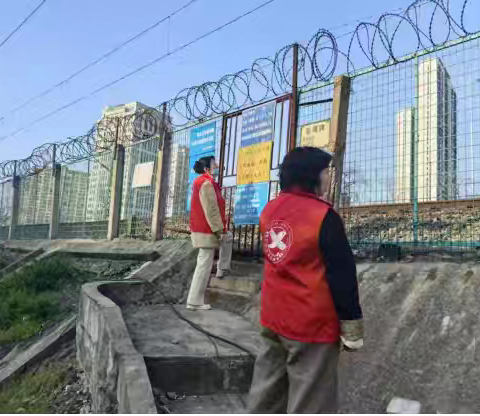 南昌市东湖区董家窑街道“两会”期间开展护路活动