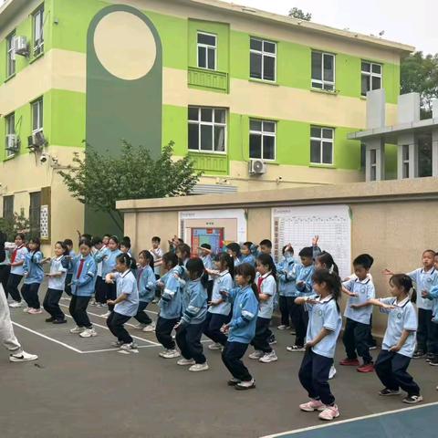 卢氏太极拳进校园——外国语小学传承中华传统文化