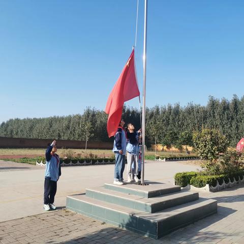 喜迎建队日，争做好队员——潘彭店小学升旗仪式