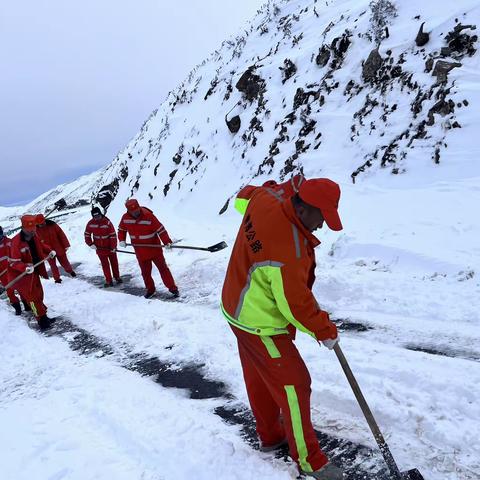 凝心聚力战风雪 全力以赴保畅通