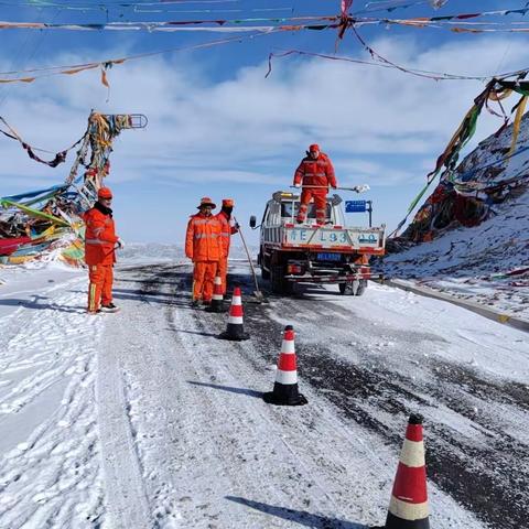 河卡工区除雪保畅 护航春运“平安路”