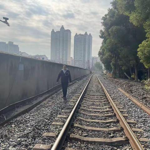 南昌市东湖区贤士湖管理处贤湖村铁路护路——春运两会期间的安全守护