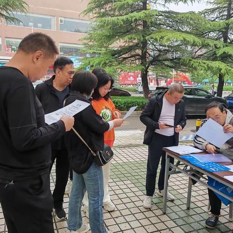 延南街道就业服务站开展“求职圆梦想，成就新辉煌”专场招聘会