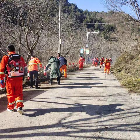 薛峰林场：“党建红引领防火绿 清隐患守护林区安”