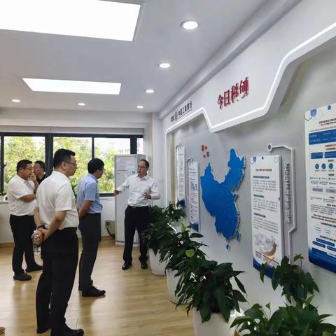 罗毅李松涛 赴武汉分行科创中心开展工作调研