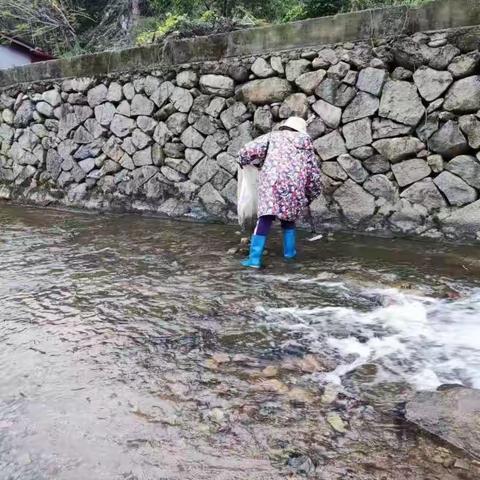 后溪村开展河道清理暨“护河爱水、清洁家园”活动