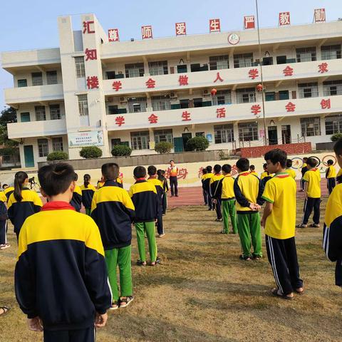 【护苗行动】烟卡游戏风靡校园      变相赌博危害童心——八一东山第一小学开展严禁烟卡进校园活动，