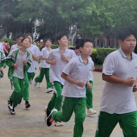 敬畏生命，筑牢安全防线 ——海口景山学校初中部防震减灾应急演练