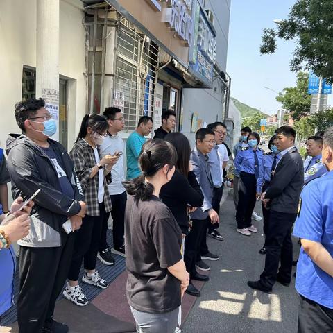 姚家社区开展姚家新村“创卫”“反诈”联合整治行动