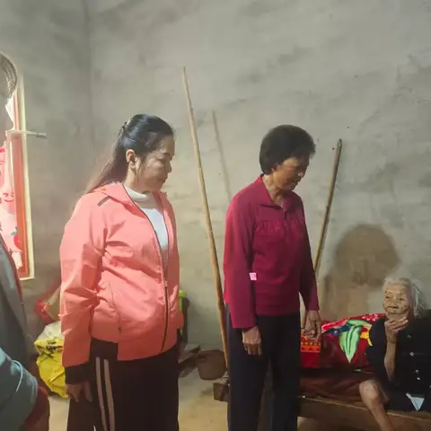 冬日慰问显真情 情系耆老暖人心——白沙县老区建设促进会妇工委联合县妇联开展“两战”老战士、孤寡老人“冬日暖心”走访慰问活动