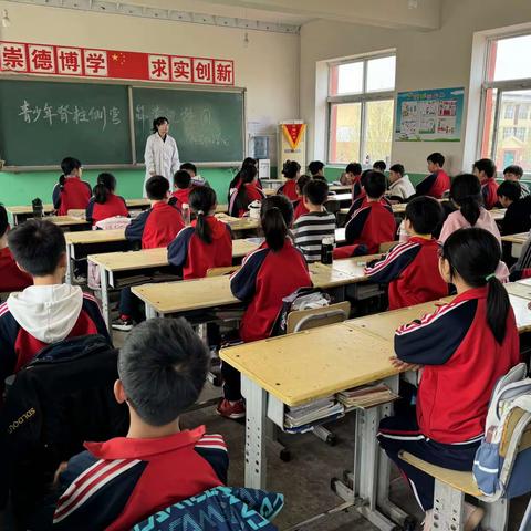 安平县第四小学“预防青少年脊柱侧弯”校园宣讲活动