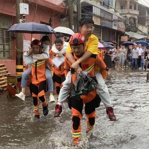 闻“汛”而动，鄱阳应急护航考生“破浪”前行