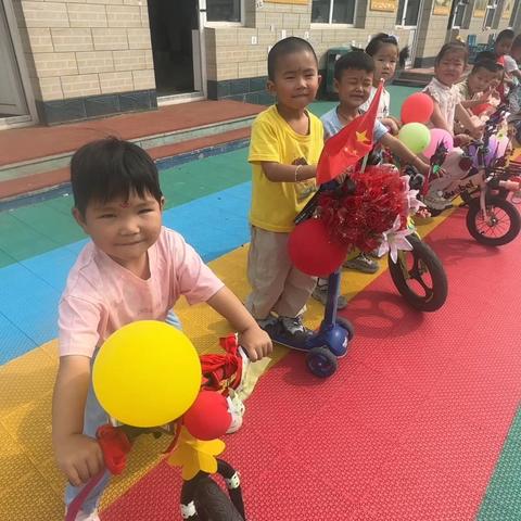 童车变龙舟·双节同欢庆——李官营中心校幼儿园庆六一特别活动