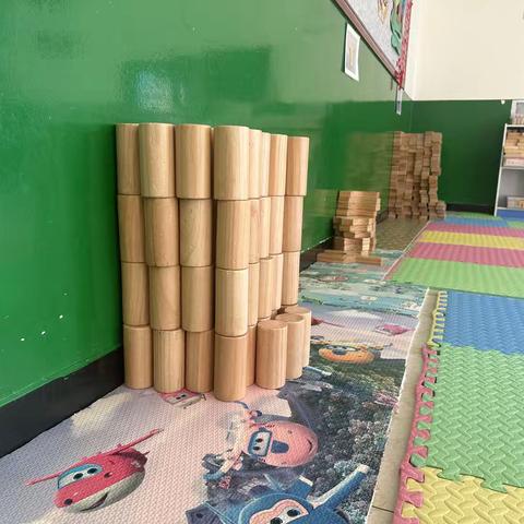 丰富的游戏材料让孩子们的自主游戏充满了无限想像