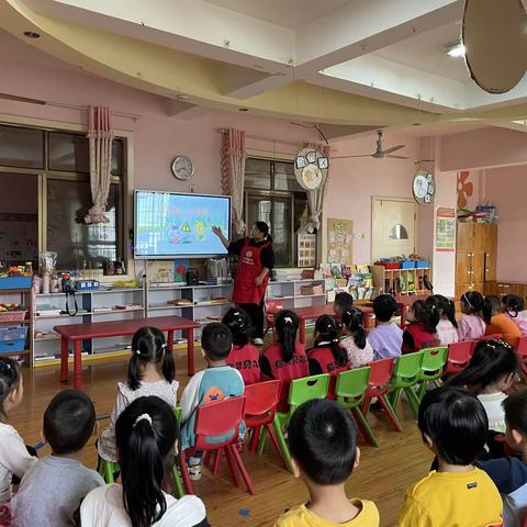 井盖不能踩——攀登一班安全教育