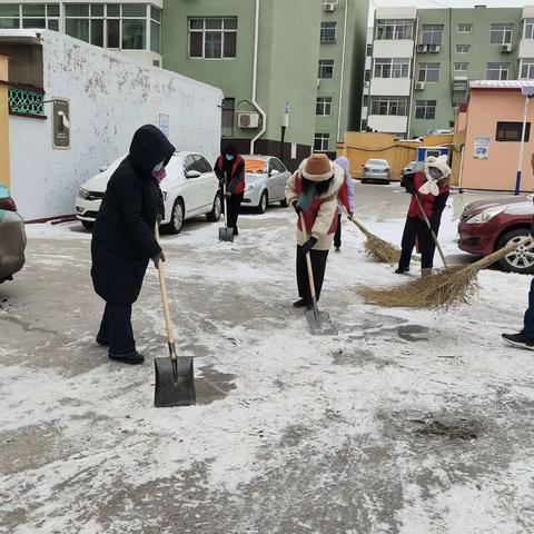 齐上阵！瑞祥社区开展扫雪铲冰工作